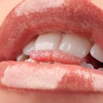 舌の位置が悪いことで歯並びに与える６つの影響と自力で治す方法