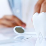 歯周病専門医が行っている最新治療法と一般歯科との治療の違い